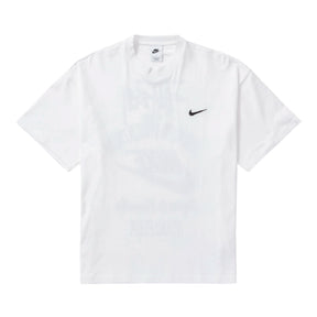 ÚLTIMA PEÇA Camiseta Nike X Stussy The Wide World Tribe Branco TAMANHO M