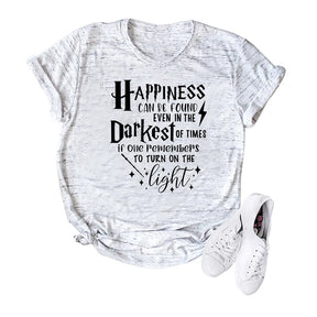 Camisa Harry Potter - Happiness Can Be Found In The  Darkest of Times - Dumbledore