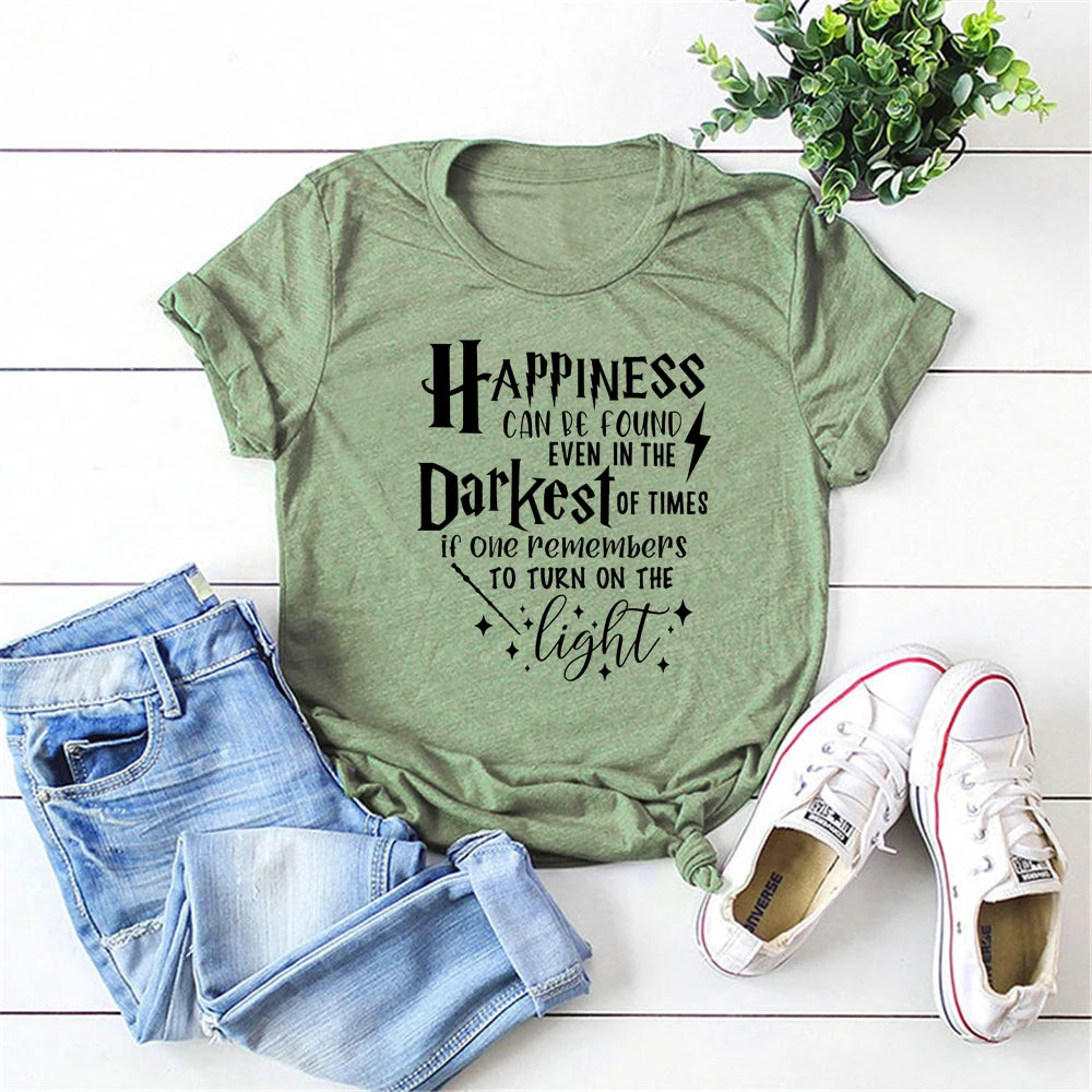 Camisa Harry Potter - Happiness Can Be Found In The  Darkest of Times - Dumbledore