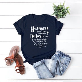 Camisa Harry Potter - Happiness Can Be Found In The  Darkest of Times - Dumbledore