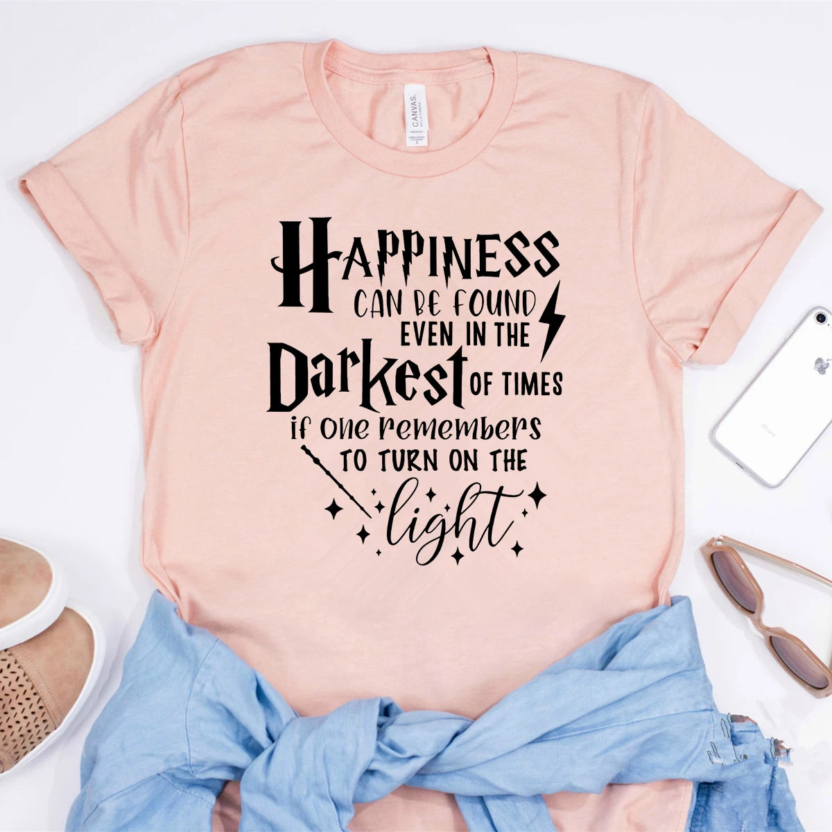 Camisa Harry Potter - Happiness Can Be Found In The  Darkest of Times - Dumbledore