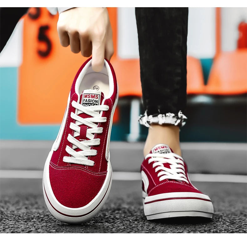 Tênis modelo Vans Clássico em Lona