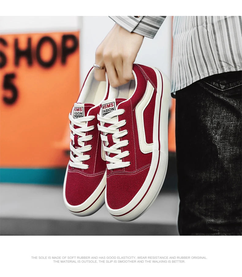 Tênis modelo Vans Clássico em Lona